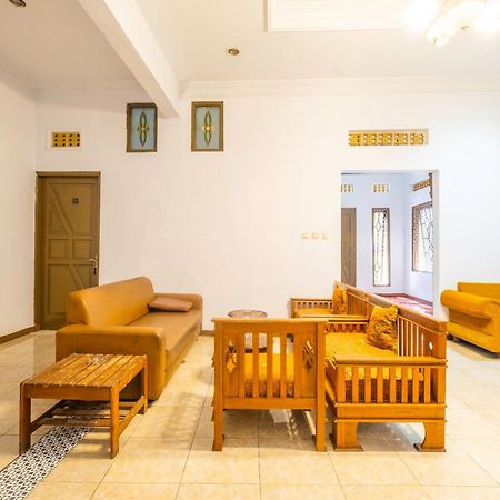 Spot On 2395 Hotel Aden 2 Syariah Tasikmalaya Dış mekan fotoğraf