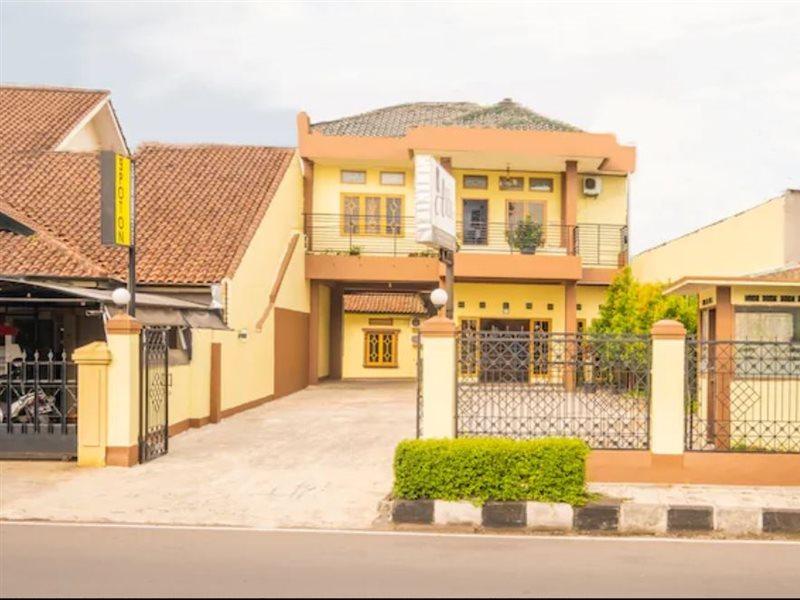 Spot On 2395 Hotel Aden 2 Syariah Tasikmalaya Dış mekan fotoğraf